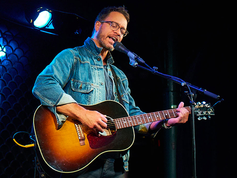 Amos Lee & The Boston Pops at Bank of NH Pavilion